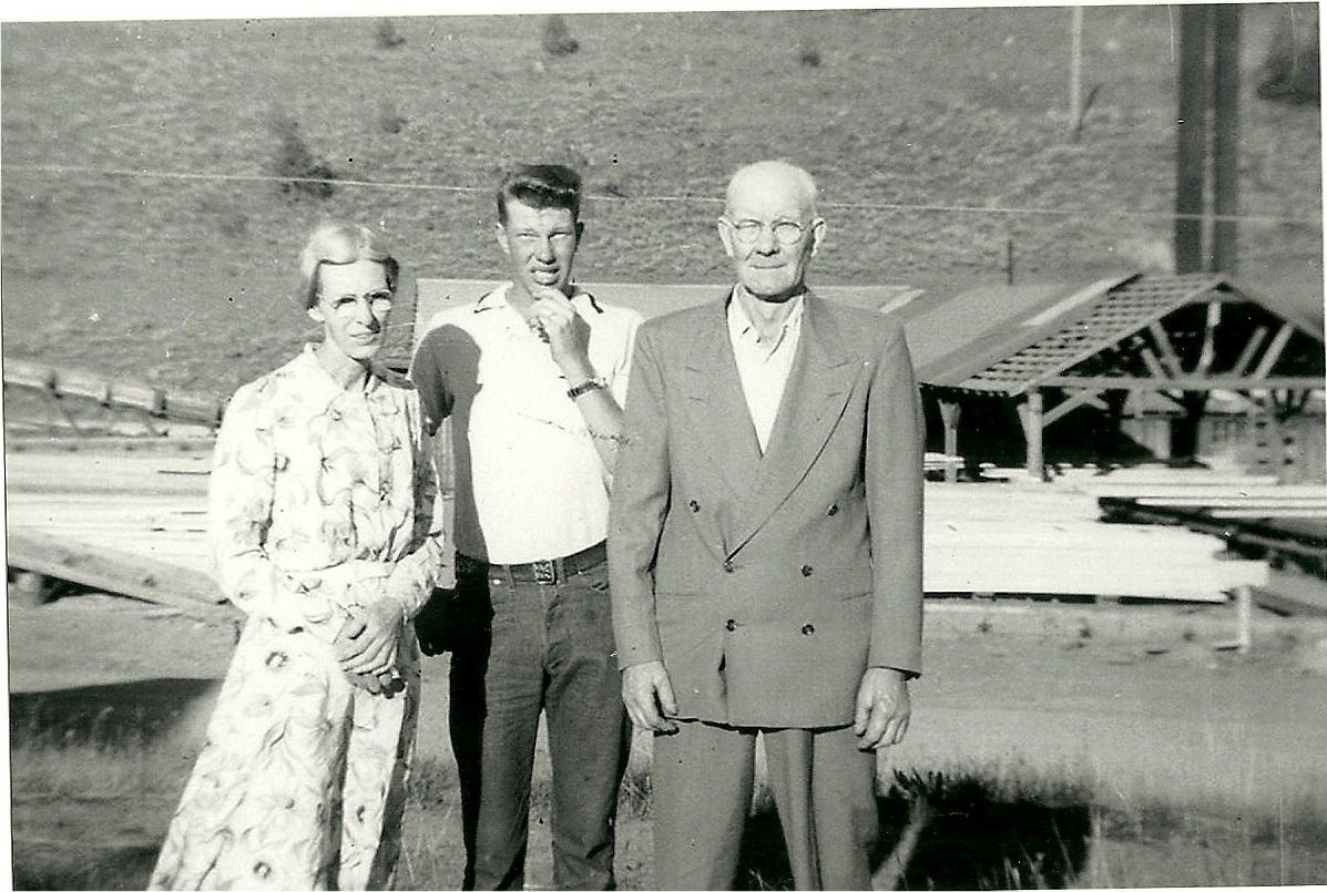Oliver Parents & brother Dell.jpeg